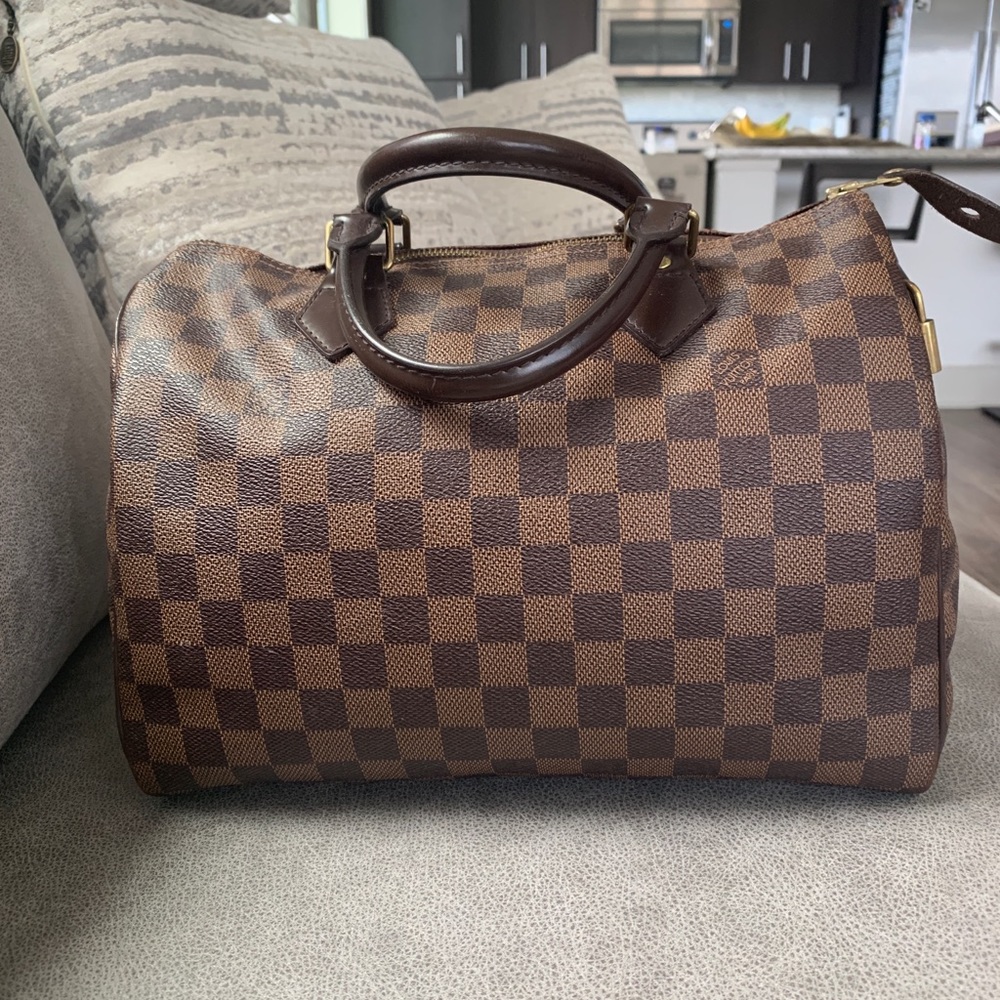 Good condition, Speedy Louis Vuitton bag.